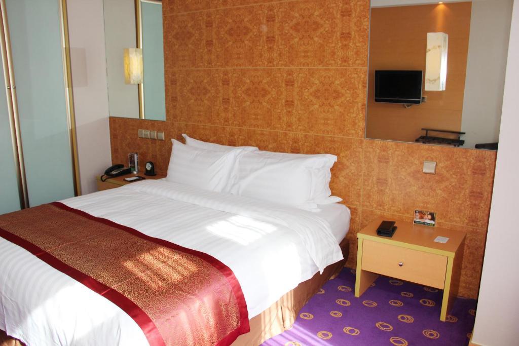 Ramada Plaza Pudong South 4*